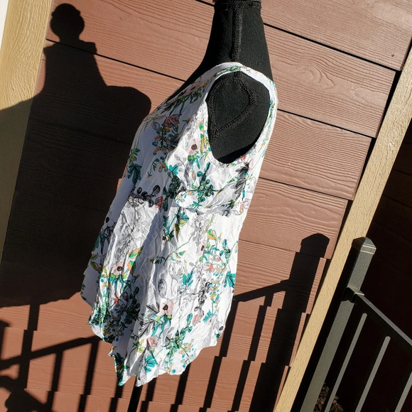 a.n.a. Women's Cold Shoulder Top Size Medium White Floral V-Neck Short Sleeve - Picture 10 of 13